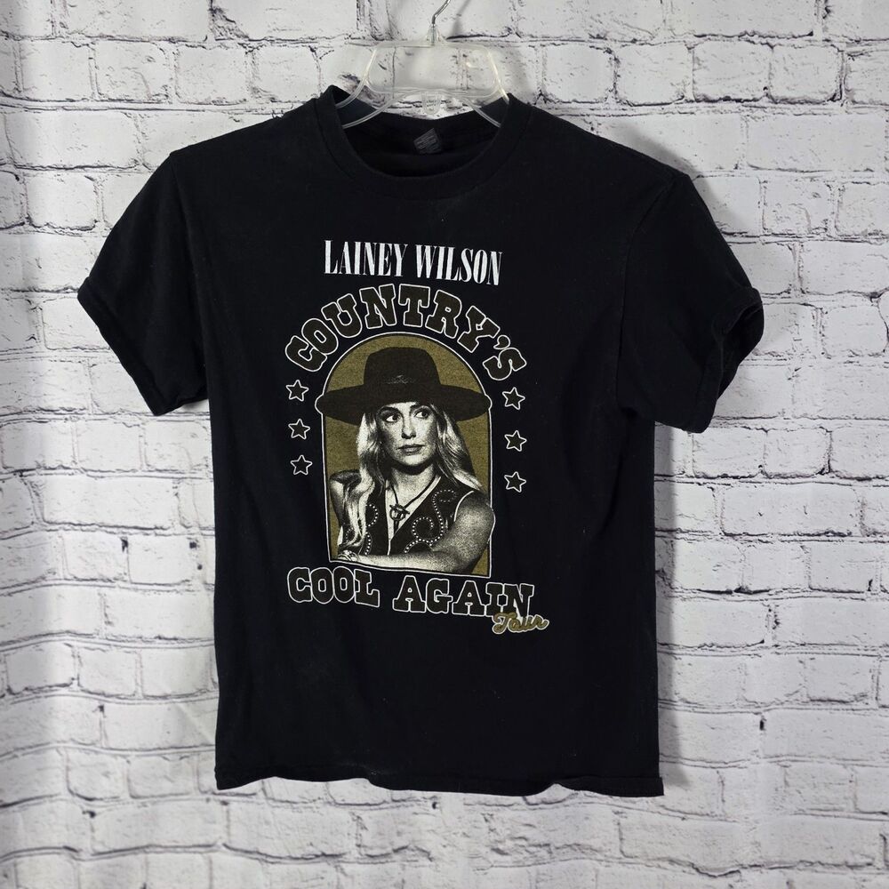 Lainey Wilson Medium Black "Country's Cool Again Tour" T-Shirt